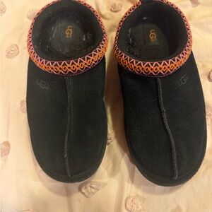 UGG Girls Black Tasman Slipper Shoes with Pink and Orange Accents
